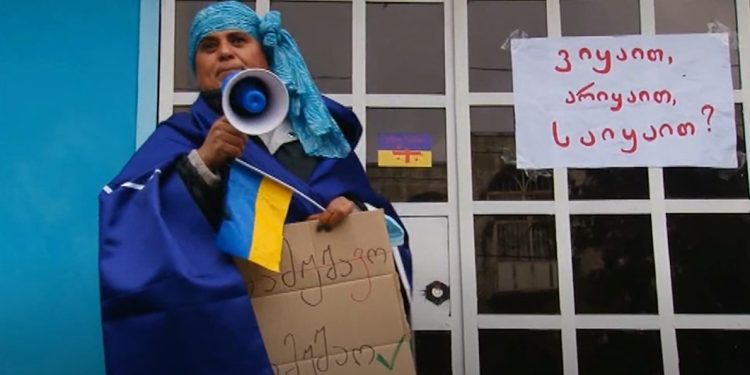 “ვერც გახსნიან, ვერც იმოქმედებენ” – ოზურგეთში ,,ალტ-ინფოს’’ ოფისის გახსნა კიდევ ერთხელ გააპროტესტეს