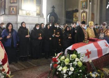 უკრაინაში დაღუპული ქართველი მებრძოლების დავით რატიანის და გია ბერიაშვილის სამოქალაქო პანაშვიდი მიმდინარეობს