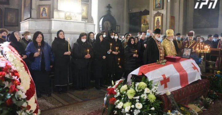 უკრაინაში დაღუპული ქართველი მებრძოლების დავით რატიანის და გია ბერიაშვილის სამოქალაქო პანაშვიდი მიმდინარეობს