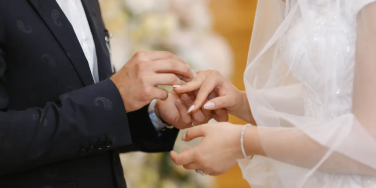 რამდენი წყვილი დაქორწინდა და რამდენი განქორწინდა 2021 წელს საქართველოში