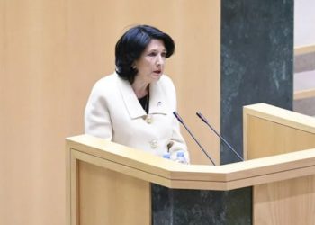 პრეზიდენტი – ვერ შევეგუები იმას, რომ ამ გზაგასაყარზე კინკლაობის, ქიშპობის, მტრობის, დამღუპველი დაპირისპირებისა და პოლარიზაციის დასრულების მაგივრად, აქ შეკრებილნი ივიწყებთ იმას, რაც ასახულია ჩვენს გერბზე: „ძალა ერთობაშია“!