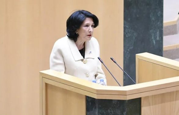 პრეზიდენტი – ვერ შევეგუები იმას, რომ ამ გზაგასაყარზე კინკლაობის, ქიშპობის, მტრობის, დამღუპველი დაპირისპირებისა და პოლარიზაციის დასრულების მაგივრად, აქ შეკრებილნი ივიწყებთ იმას, რაც ასახულია ჩვენს გერბზე: „ძალა ერთობაშია“!