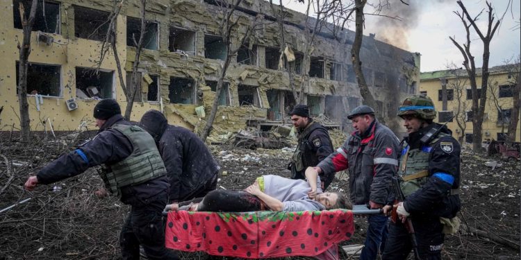 ჟურნალისტების ცნობით, გარდაიცვალა მარიუპოლში დაჭრილი ორსული