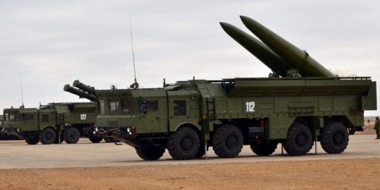 უკრაინული მედიის ცნობით, რუსეთის ძალებმა როვნოს ოლქში ნავთობბაზაზე სარაკეტო იერიში მიიტანეს