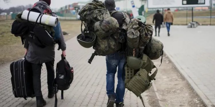 უკრაინაში საბრძოლველად 320 000-ზე მეტი უკრაინელი დაბრუნდა