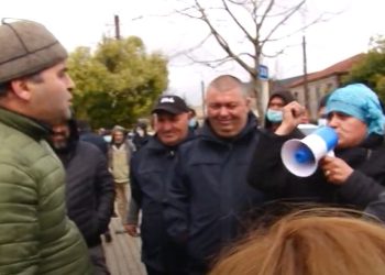 ვიდეო – ოზურგეთში თაყაიშვილის ქუჩაზე ალტ-ინფოს ოფისის გახსნას სამოქალაქო აქტივისტები აპროტესტებენ