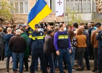 ოზურგეთში სამოქალაქო აქტივისტები “ალტ-ინფოს” ოფისის დახურვას ითხოვენ