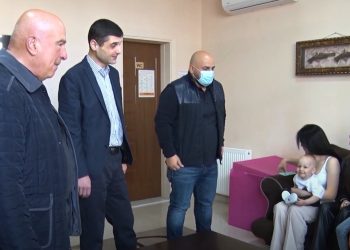 დაბა ურეკში მყოფ უკრაინელ ოჯახებს პირველადი მოხმარების ნივთები და საკვები პროდუქტები გადასცეს