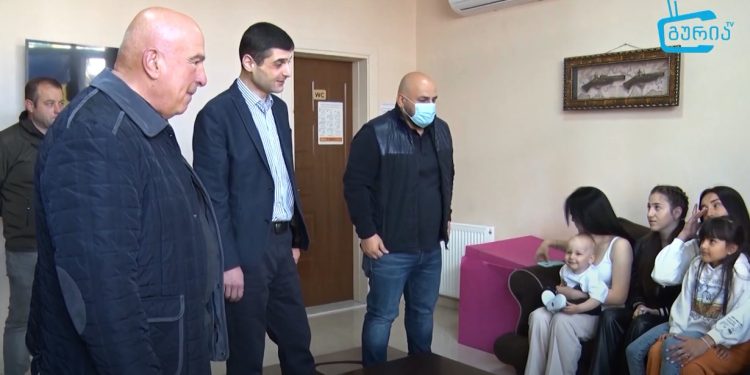 დაბა ურეკში მყოფ უკრაინელ ოჯახებს პირველადი მოხმარების ნივთები და საკვები პროდუქტები გადასცეს