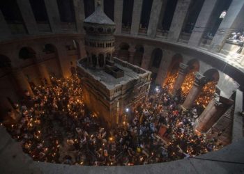 მაცხოვრის საფლავზე წმინდა ცეცხლი გადმოვიდა