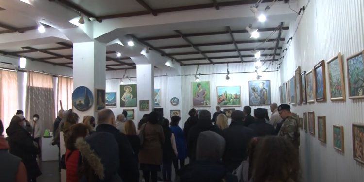 ბექა ხინთიბიძის პერსონალური გამოფენა