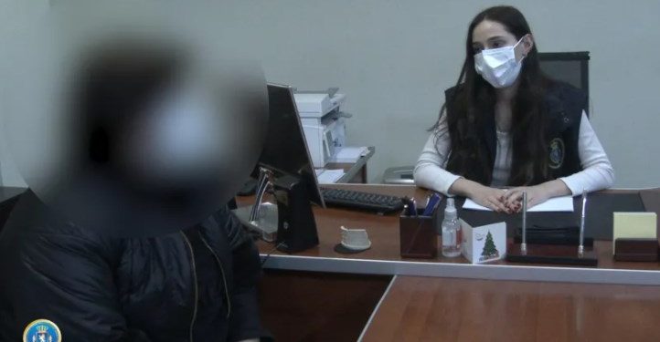 დააკავეს ექთანი და კიდევ ერთი, რომელთაც მოქალაქეს 150 ლარის სანაცვლოდ COVID-19 აცრის ყალბი ბარათი დაუმზადეს