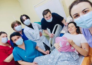 ჩოხატაურში უკრაინიდან ლტოლვილს ვაჟი შეეძინა