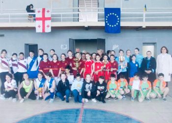 ჩოხატაურში ბალახის ჰოკეიში ნატო გიორგაძის სახელობის ტურნირი გაიმართა