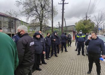 რა ხდება ოზურგეთში თაყაიშვილის ქუჩაზე, სადაც კონსერვატიულმა მოძრაობამ ოფისი იქირავა