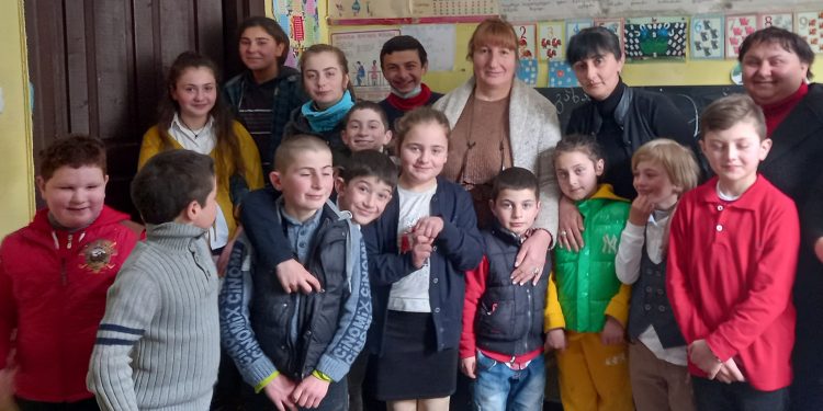 დედაენის დღე ზემოსურების საჯარო სკოლაში