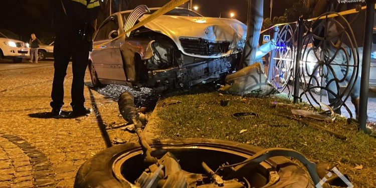 ავტოსაგზაო შემთხვევა ბათუმში – ერთმანეთს რამდენიმე ავტომობილი შეეჯახა