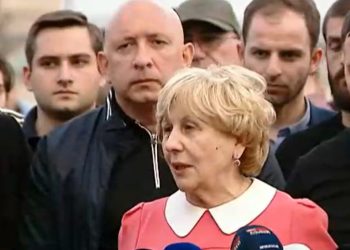 ოჯახი სააკაშვილის საზღვარგარეთ გადაყვანისთვის ხელისუფლებას დროს ორშაბათამდე აძლევს