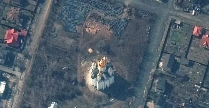 სატელიტიდან გადაღებული ფოტოების მიხედვით, უკრაინის ქალაქ ბუჩაში მასობრივი საფლავებია გათხრილი