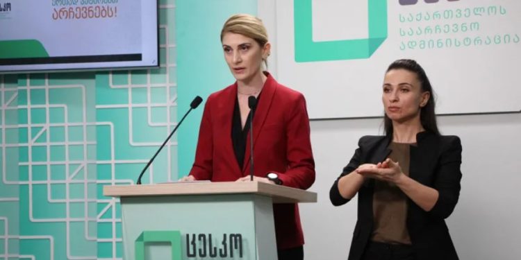 ცესკოს ინფორმაციით, 17:00 საათის მდგომარეობით, შუალედურ არჩევნებზე საარჩევნო უბნებზე ამომრჩევლის 25,08% მივიდა