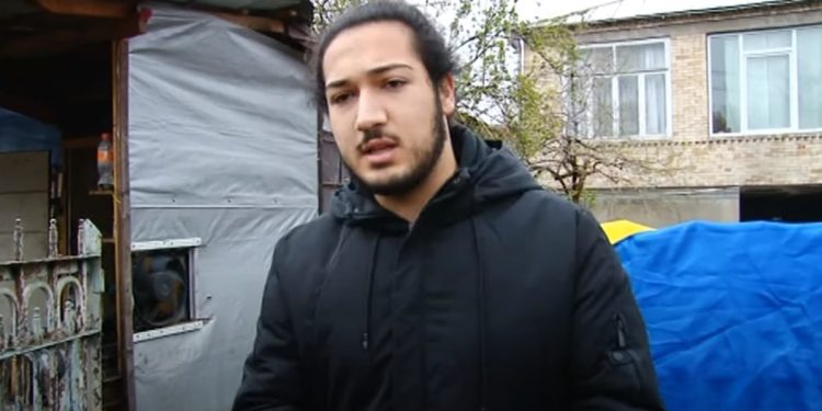 ილია თაყაიშვილი პოლიციაში საკუთარი სახლიდან ბანერის ჩამოხსნის გამო დაიბარეს – უჩივლა თუ არა “ალტინფომ” სახლის მეპატრონეს