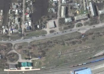 სატელიტურ სურათებში 8 მილის სიგრძის სამხედრო კოლონა ჩანს, რომელიც უკრაინის სამხრეთით გადაადგილდება