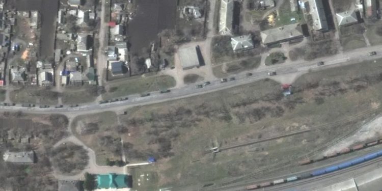 სატელიტურ სურათებში 8 მილის სიგრძის სამხედრო კოლონა ჩანს, რომელიც უკრაინის სამხრეთით გადაადგილდება