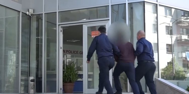 ვიდეო – სისხლიანი გარჩევა ლანჩხუთში, მამაკაცმა 4 პირი დაჭრა