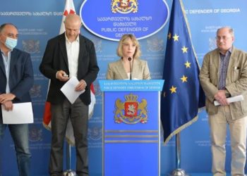 სახალხო დამცველის რეკომენდაციაა შედგეს ექიმების ჯგუფი, რომლებიც იმსჯელებენ როგორ, სად და რა ფორმით არის უმჯობესი და საჭირო მიხეილ სააკაშვილის მკურნალობა