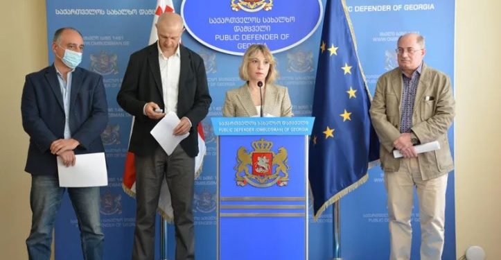 სახალხო დამცველის რეკომენდაციაა შედგეს ექიმების ჯგუფი, რომლებიც იმსჯელებენ როგორ, სად და რა ფორმით არის უმჯობესი და საჭირო მიხეილ სააკაშვილის მკურნალობა