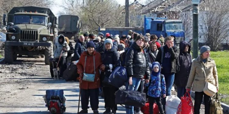 Reuters – მშვიდობიანი მოქალაქეების მცირე ჯგუფმა მარიუპოლის დატოვება შეძლო