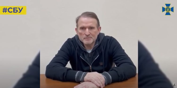 ვიდეო – პატიმრობაში მყოფი მედვედჩუკი პუტინსა და ზელენსკის სთხოვს, მარიუპოლში მყოფ უკრაინელ სამხედროებსა და მშვიდობიან მოქალაქეებში გაცვალონ