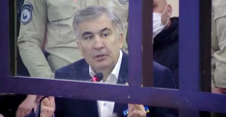 მიხეილ სააკაშვილი – ბოლო დღეებში დავიკელი 12 კილოგრამი, პრაქტიკულად ვერ ვიღებ საკვებს – კვირას ფეხების კონტროლი მთლიანად დავკარგე