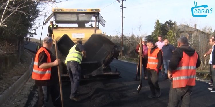 სოფელ გურიანთაში, ციხისფერდი გურიანთის დამაკავშირებელი გზის რეაბილიტაცია მიმდინარეობს