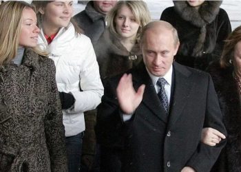 თეთრი სახლის პრესმდივანი პუტინზე – ვნახეთ მცდელობები, აქტივები შვილების ანგარიშებსა და რესურსებში დაემალა