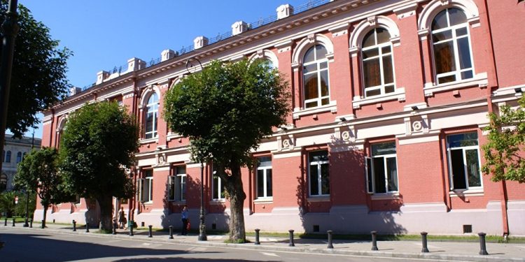 საკონსტიტუციო სასამართლოს გადაწყვეტილებით, პირადი მოხმარების მიზნით, 10 გრამამდე გამომშრალი მარიხუანის შემოტანა თავისუფლების აღკვეთით აღარ დაისჯება