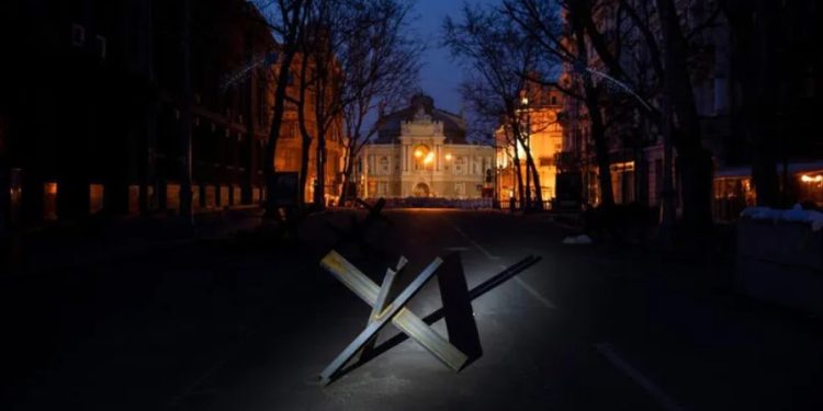 უკრაინა აცხადებს, რომ ოდესაში საცხოვრებელ უბანს სამი რუსული რაკეტა ესროლეს, რასაც მსხვერპლი მოჰყვა