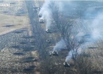 ვიდეო – დონეცკში უკრაინულმა ძალებმა რუსული ტანკების მთელი კოლონა გაანადგურეს