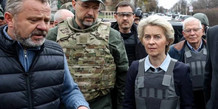 ურსულა ფონ დერ ლაიენი და ჯოზეფ ბორელი ბუჩაში ჩავიდნენ