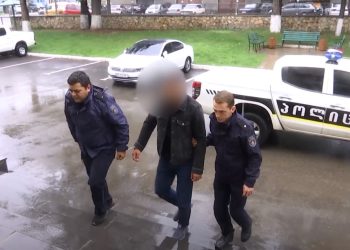 ვიდეო – პოლიციამ თბილისსა და რეგიონებში უკანონო იარაღი და საბრძოლო მასალა ამოიღო, დაკავებულია ექვსი პირი