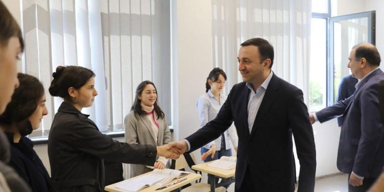 ირაკლი ღარიბაშვილმა ჩოხატაურის სოფელ გუთურის საჯარო სკოლა დაათვალიერა