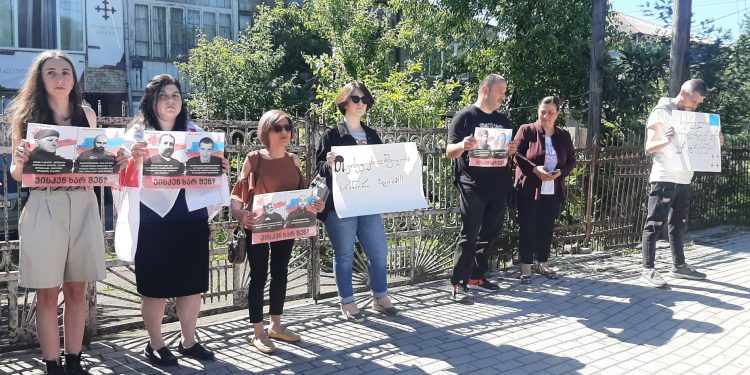 აქცია-პერფორმანსი ოზურგეთში “ალტ-ინფოს” ოფისთან