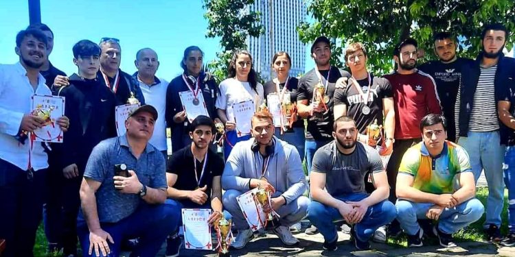 ოზურგეთელი მკლავჭიდელების სამი მედალი