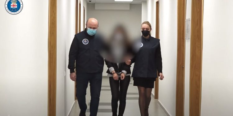 ვიდეო – პროკურატურამ ე.წ. ქოლ-ცენტრების მეშვეობით თაღლითობასა და უკანონო შემოსავლის ლეგალიზაციაში ჩართული ცხრა პირი გამოავლინა