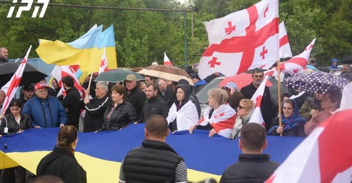 რუსთავის ციხესთან მიხეილ სააკაშვილის სამკურნალოდ საზღვარგარეთ გადაყვანის მოთხოვნით საპროტესტო აქცია იმართება