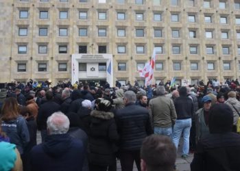 მთავრობის ადმინისტრაციასთან მიხეილ სააკაშვილის მხარდამჭერი აქცია მიმდინარეობს