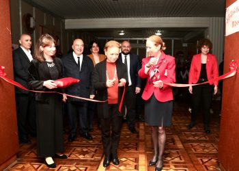 კელი დეგნანმა ოზურგეთის ბიბლიოთეკაში ამერიკული კუთხე გახსნა და მედიის კითხვებს უპასუხა