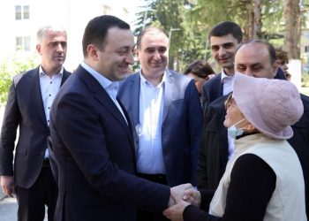 ირაკლი ღარიბაშვილი „განახლებული რეგიონების“ პროგრამის ფარგლებში ლანჩხუთში მიმდინარე სარეაბილიტაციო სამუშაოებს გაეცნო