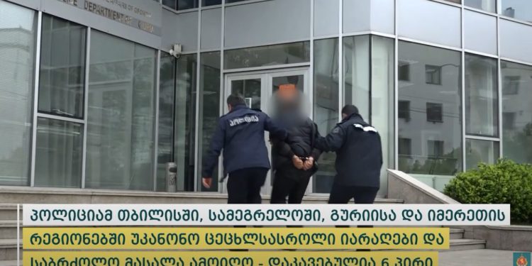 გურიის პოლიციამ ოზურგეთსა და ჩოხატაურში უკანონო ცეცხლსასროლი იარაღები და საბრძოლო მასალა ამოიღო