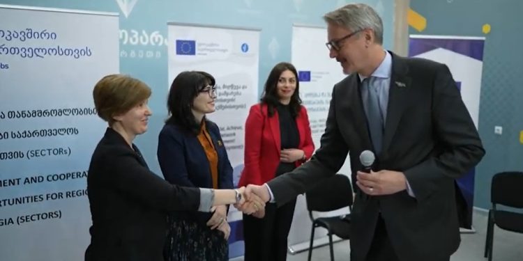 ევროკავშირის ელჩი საქართველოში კარლ ჰარცელი ოზურგეთს სტუმრობდა